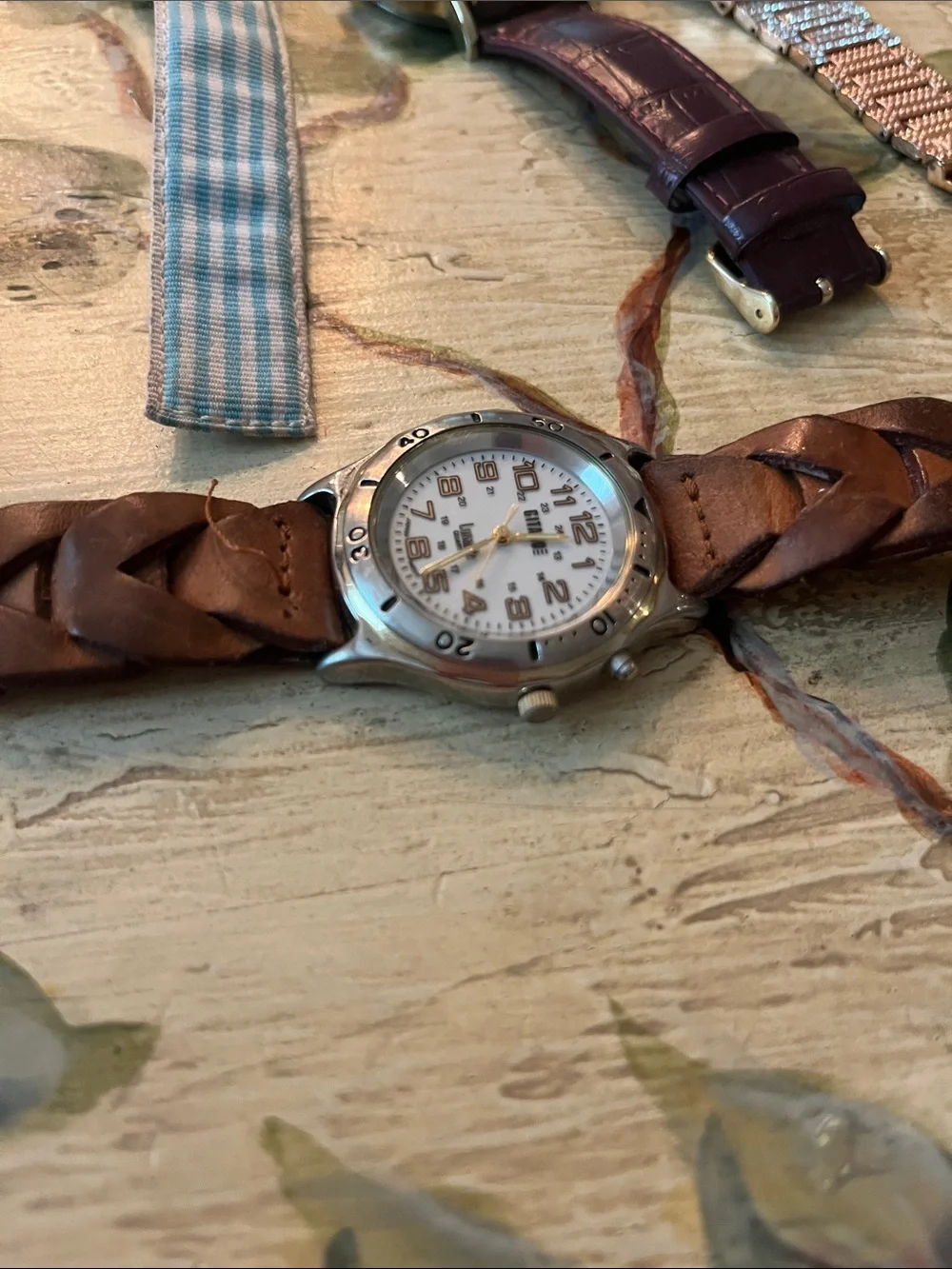 Random box of untested watches. 9 total.